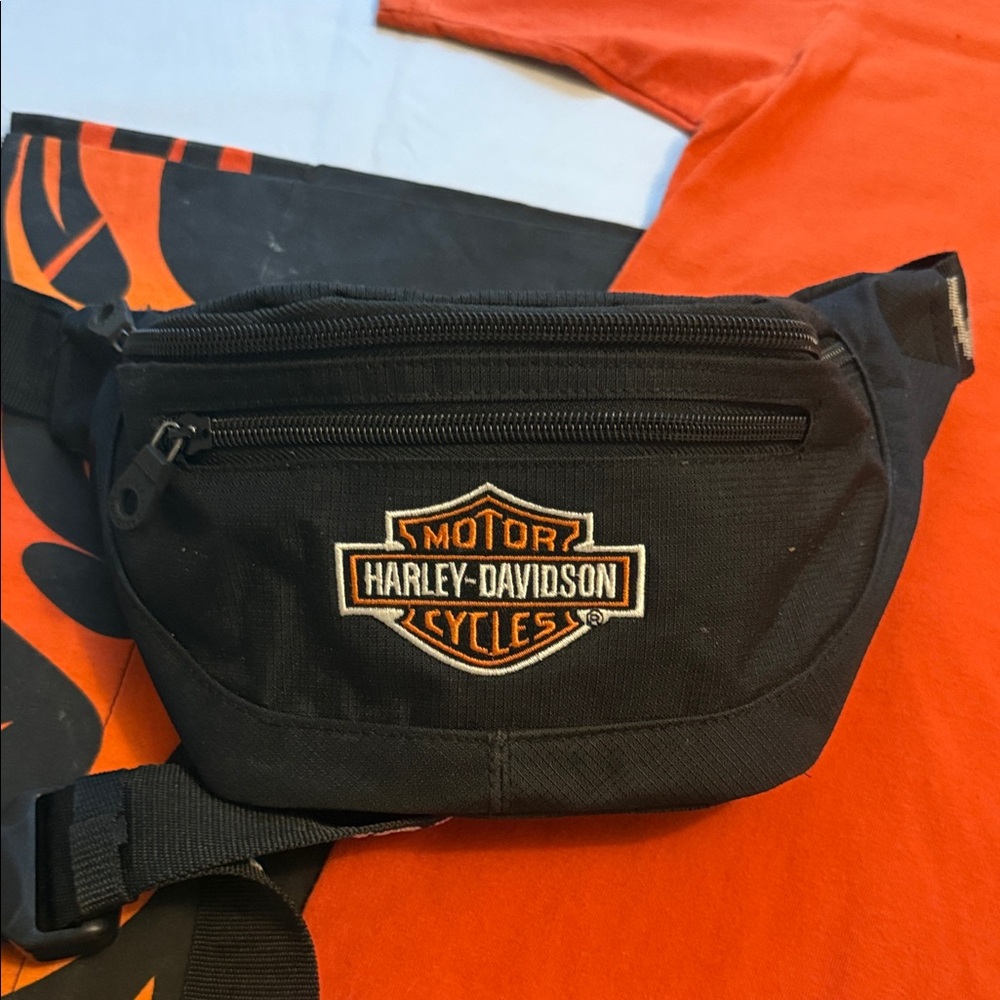 Harley-Davidson Vibrant Orange Tee and Sleek Black Bag - Picture 2 of 8